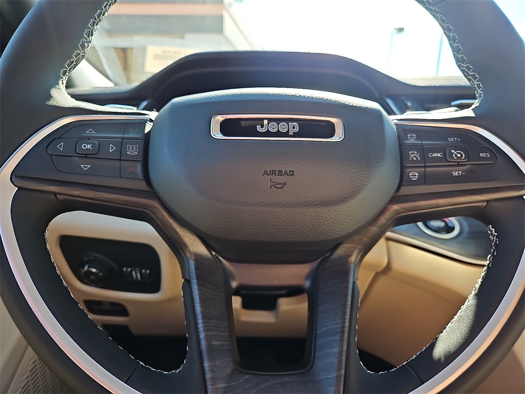 2025 Jeep Grand Cherokee Limited photo 17