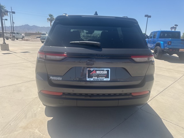 2025 Jeep Grand Cherokee Altitude photo 3