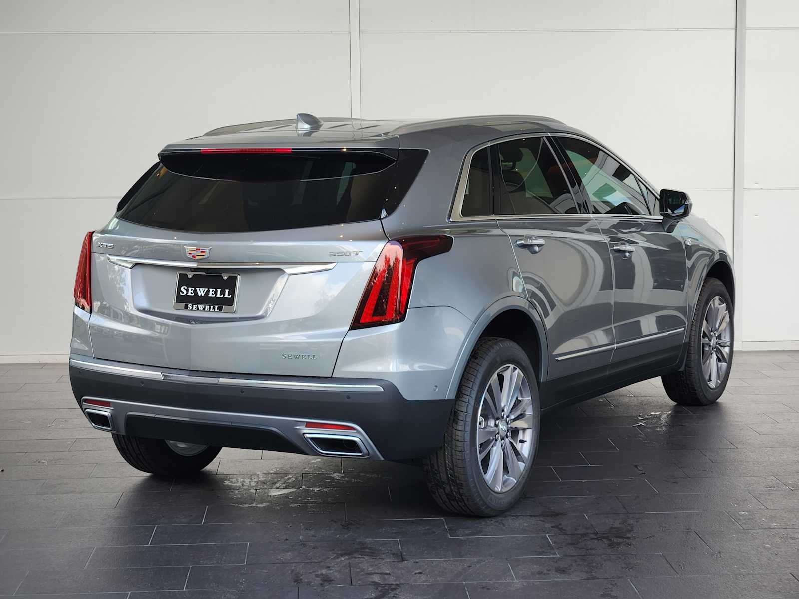 2025 Cadillac XT5 Premium Luxury photo 3