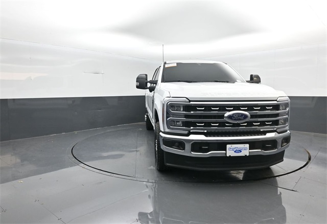 2025 Ford F-350 Lariat photo 2