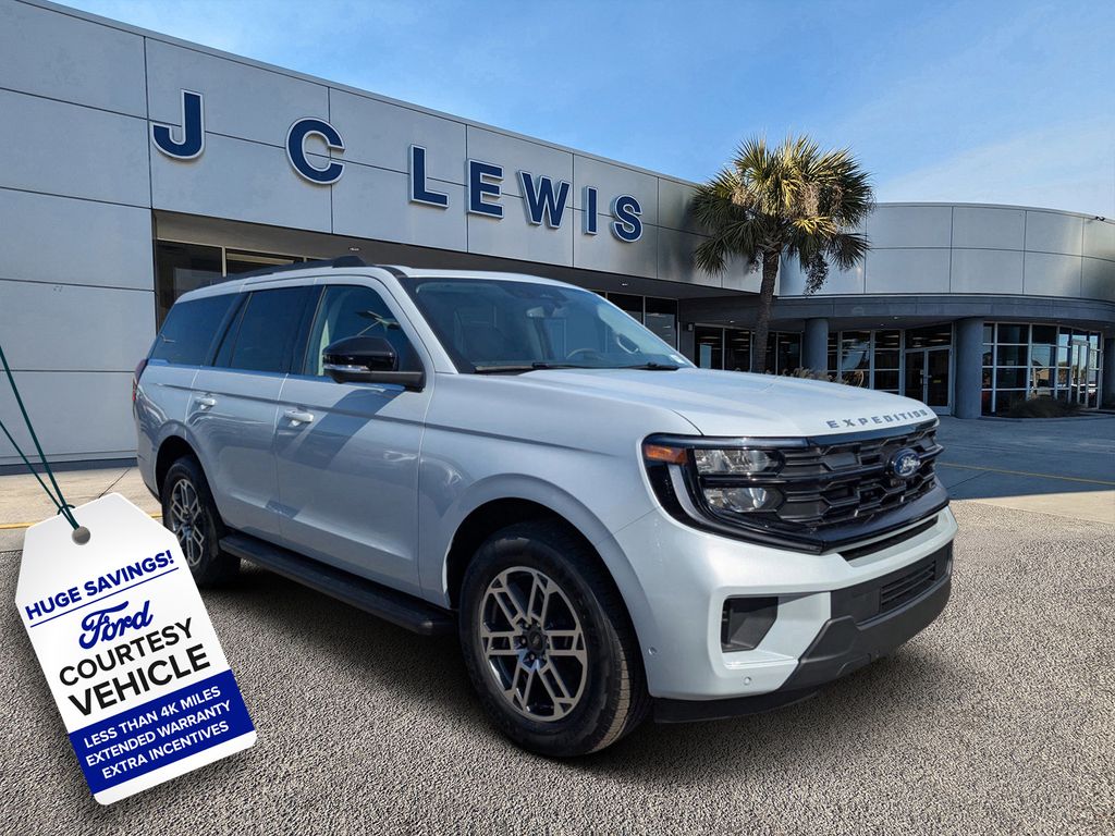 2025 Ford Expedition Active's photo