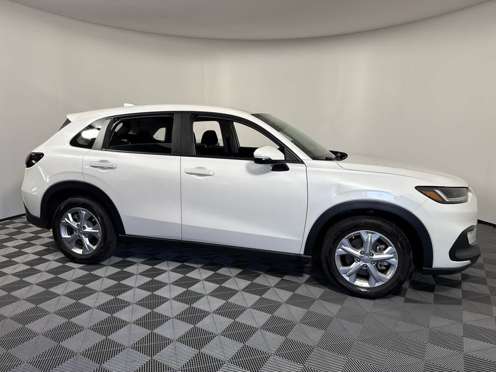 2025 Honda HR-V LX photo 8