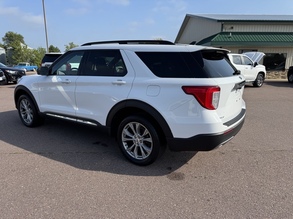 2022 Ford Explorer XLT photo 3
