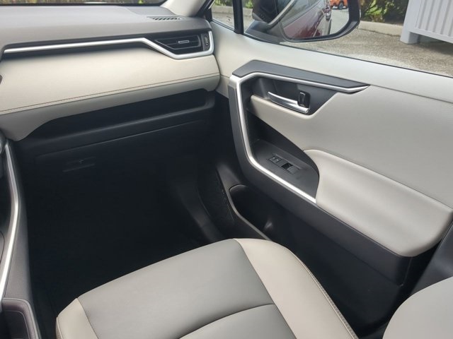 2023 Toyota RAV4 XLE Premium photo 16