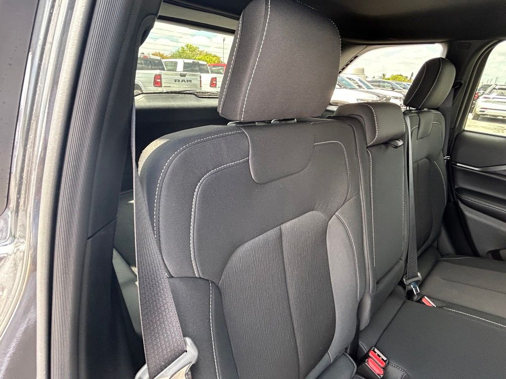 2025 Jeep Grand Cherokee Laredo X photo 21
