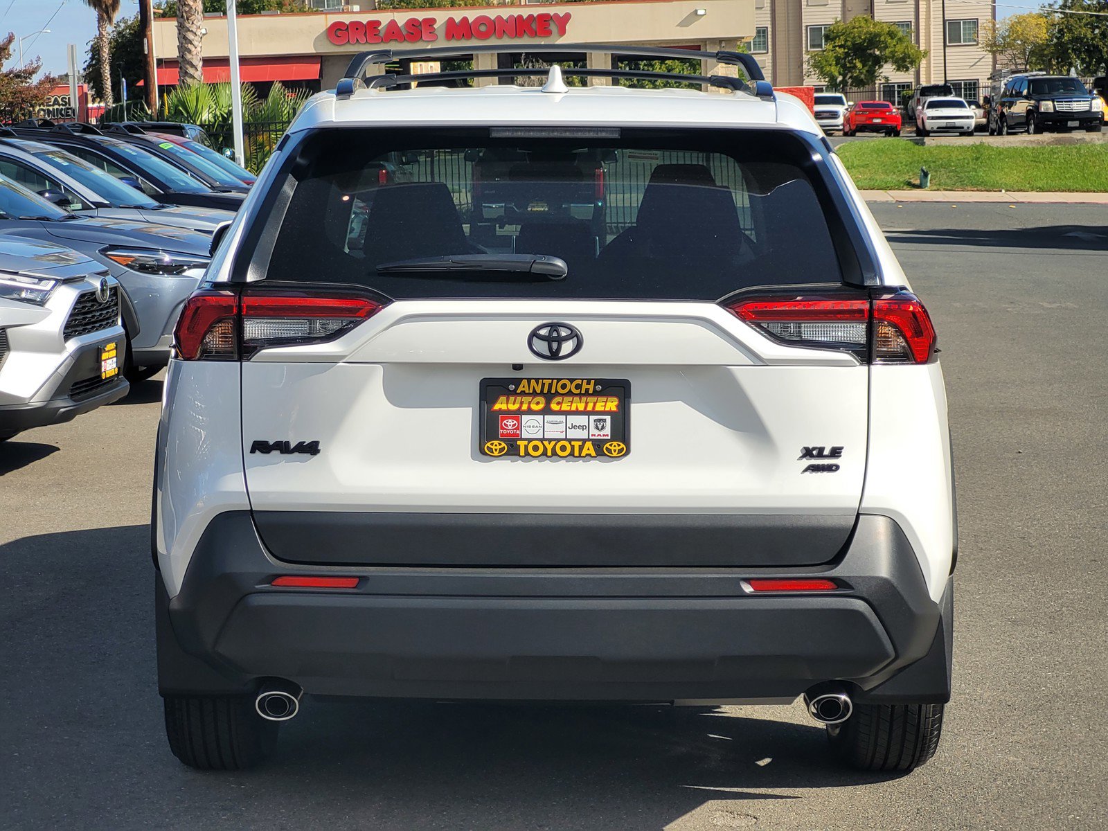 2025 Toyota RAV4 XLE photo 4