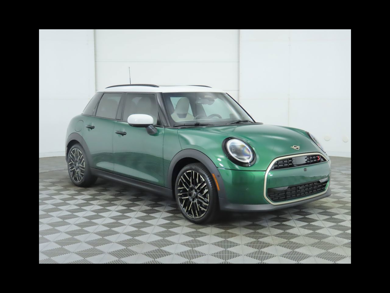 2026 Mini Cooper Hardtop S 4 Door Iconic photo 3