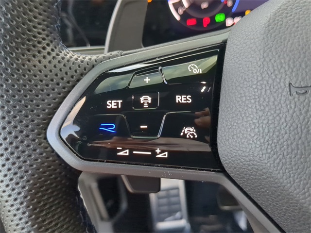 2022 Volkswagen Golf R photo 23