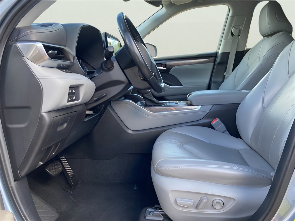 2021 Toyota Highlander Hybrid Limited photo 15