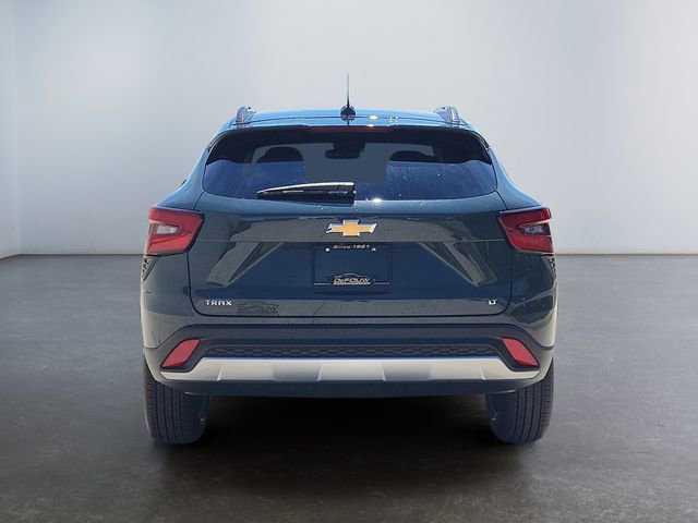 2025 Chevrolet Trax LT photo 4
