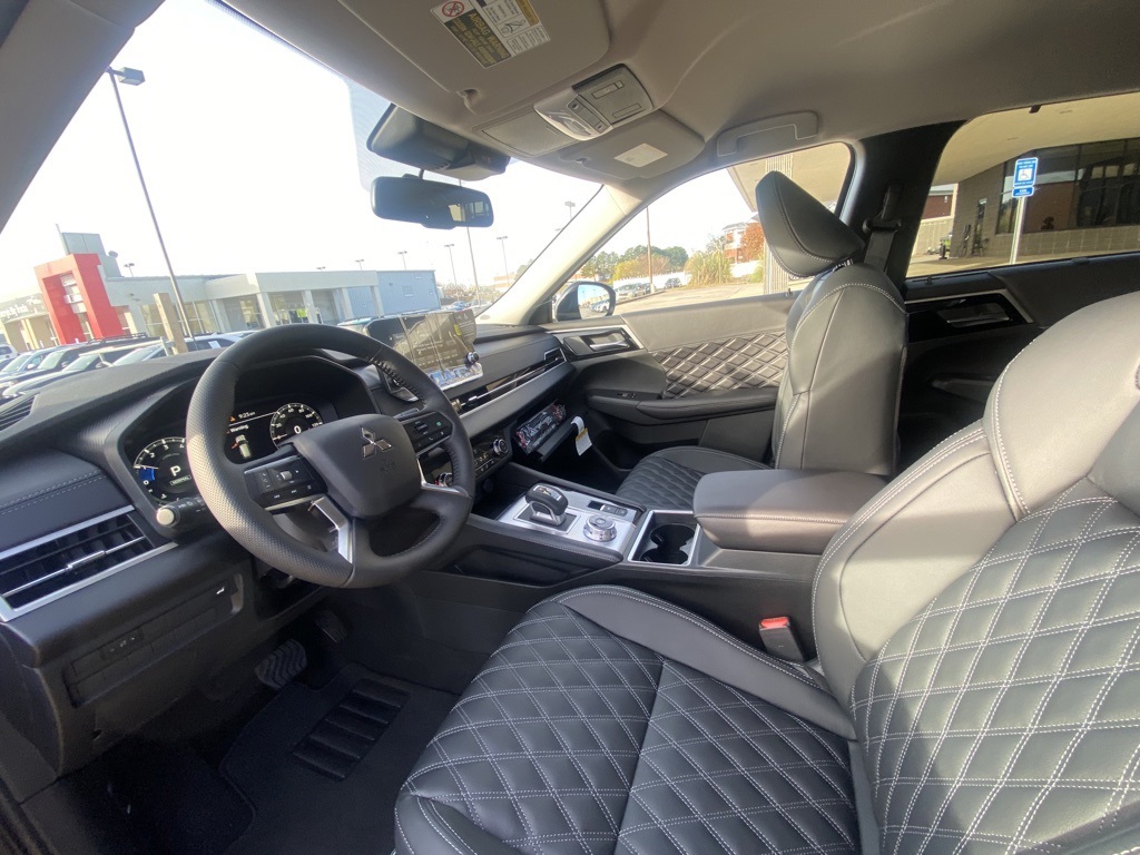 2024 Mitsubishi Outlander SEL photo 13