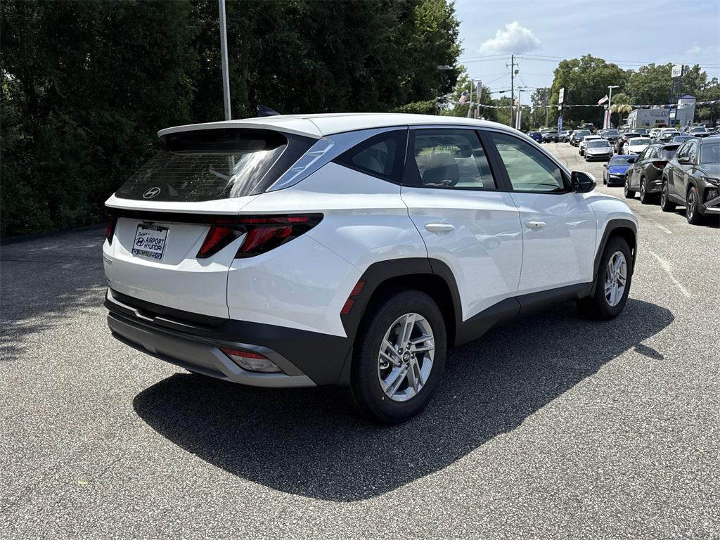 2025 Hyundai Tucson SE photo 3