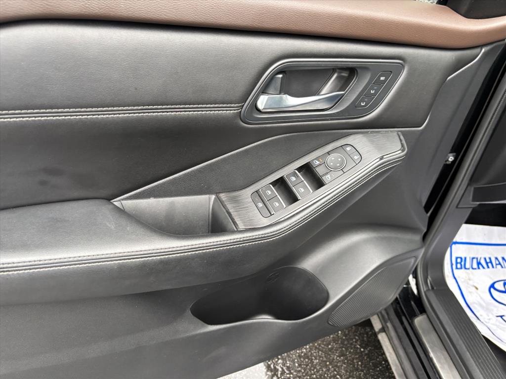 2023 Nissan Rogue SL photo 4