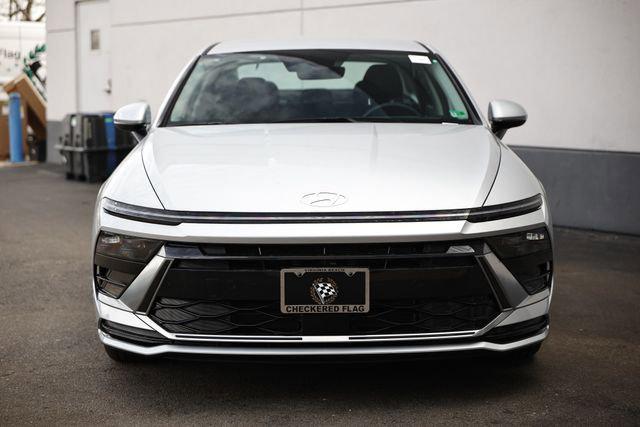2025 Hyundai Sonata Hybrid SEL photo 2