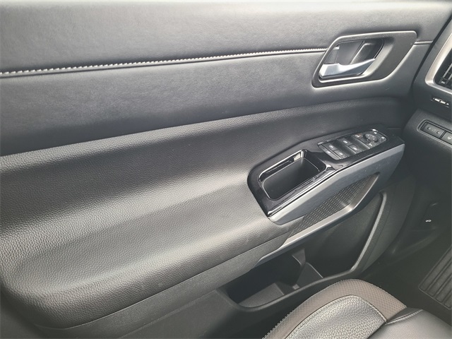 2023 Nissan Pathfinder SL photo 30
