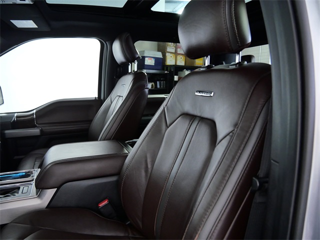 2016 Ford F-150 Platinum photo 17