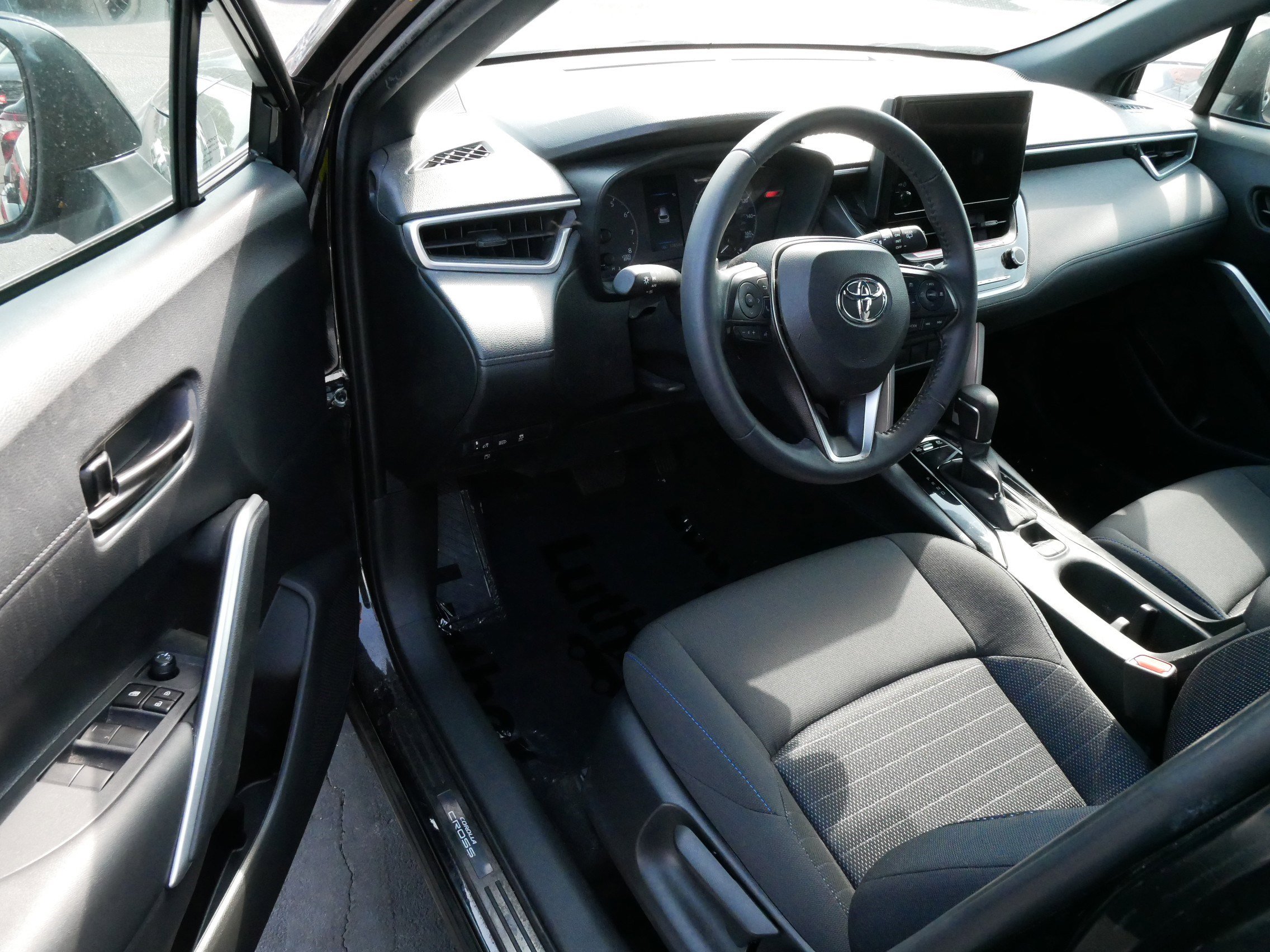Certified 2023 Toyota Corolla Cross SE with VIN 7MUFBABG1PV014099 for sale in Brooklyn Center, Minnesota