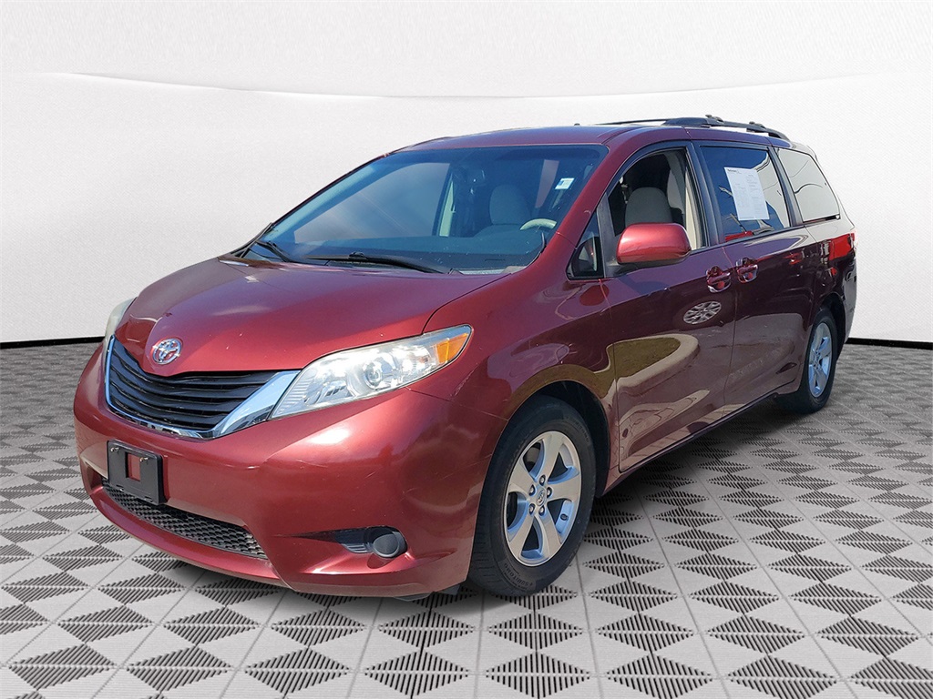 2013 Toyota Sienna LE photo 3