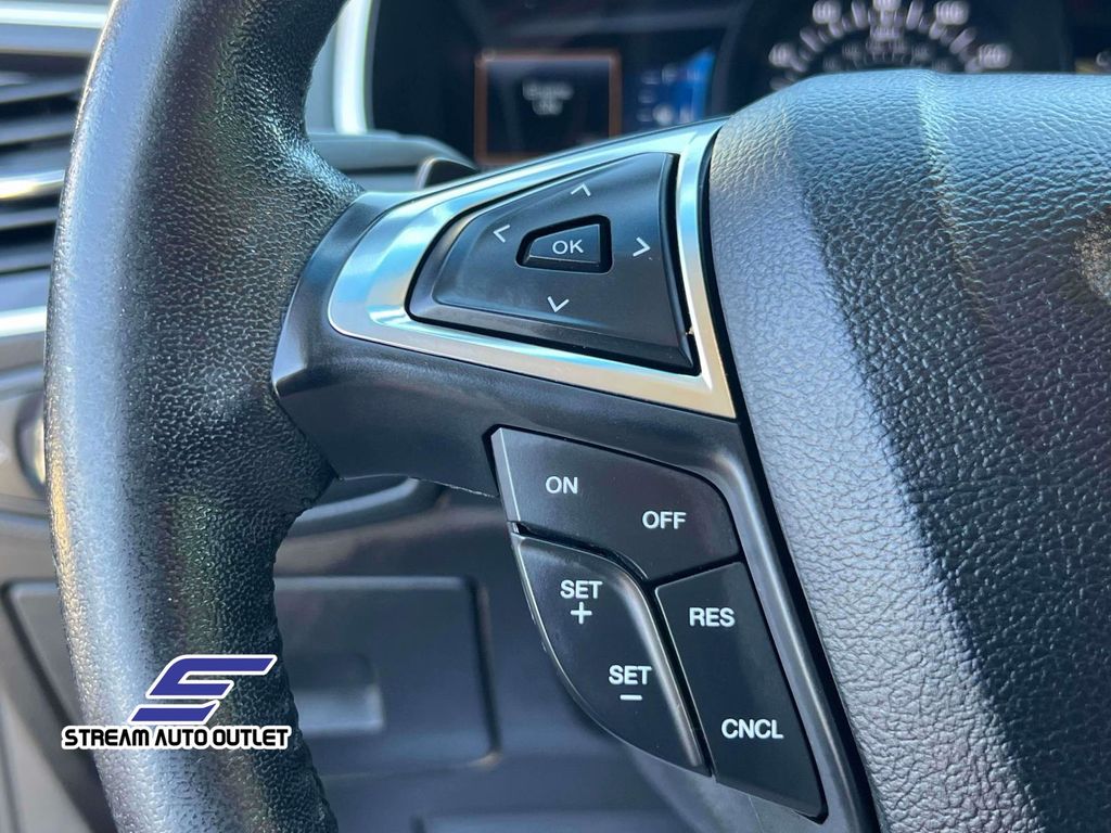 2017 Ford Edge SEL photo 17