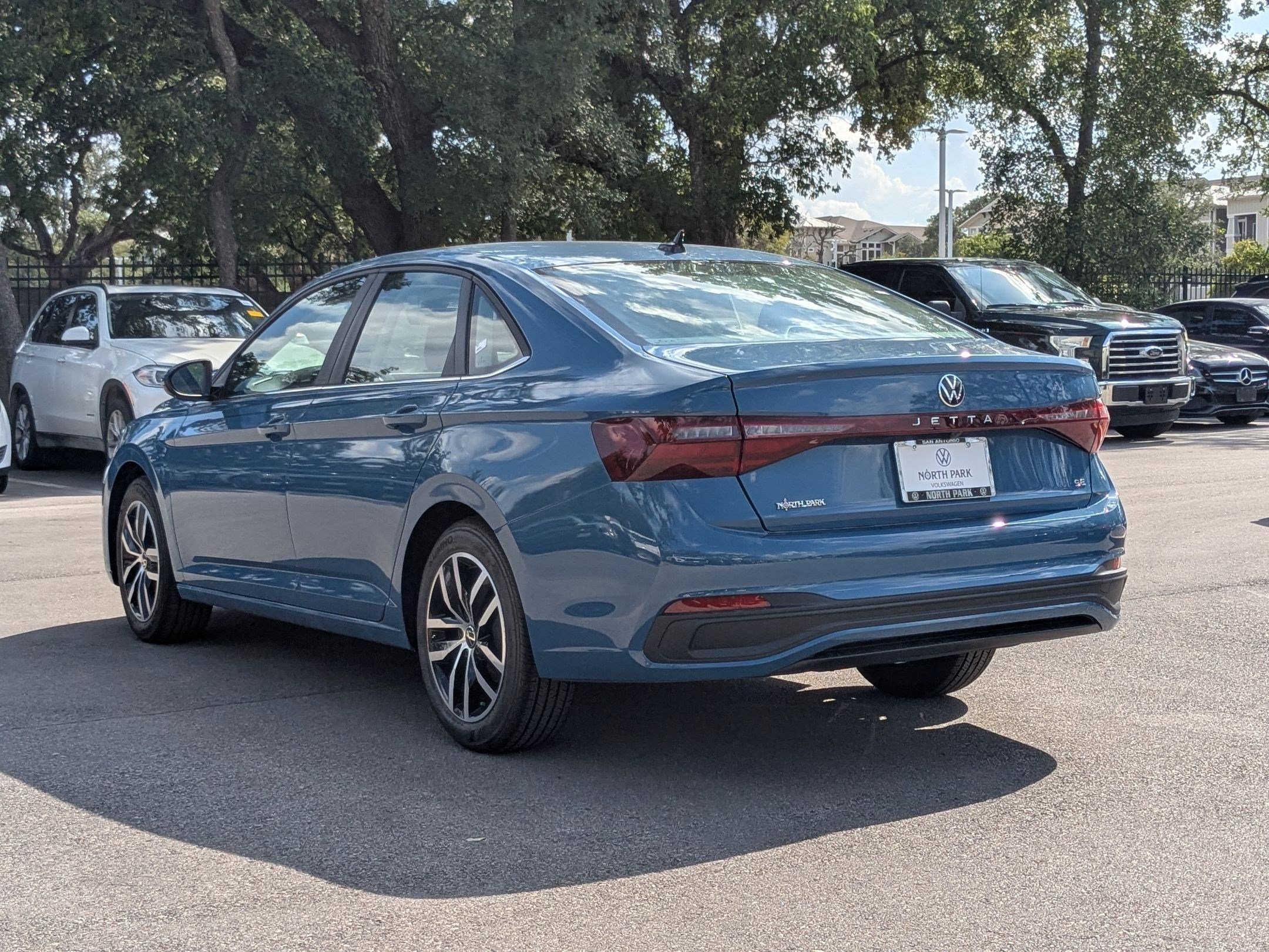 2025 Volkswagen Jetta SE photo 3