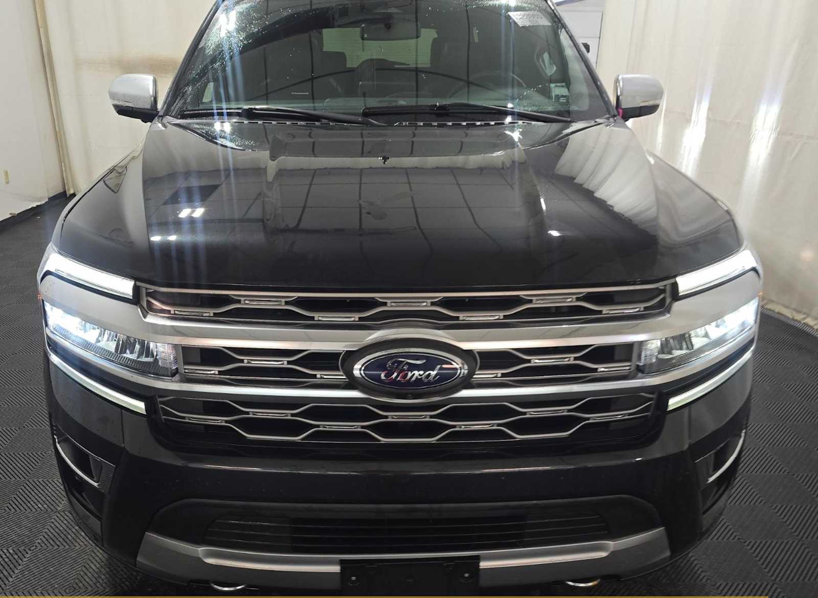 2023 Ford Expedition Platinum photo 2