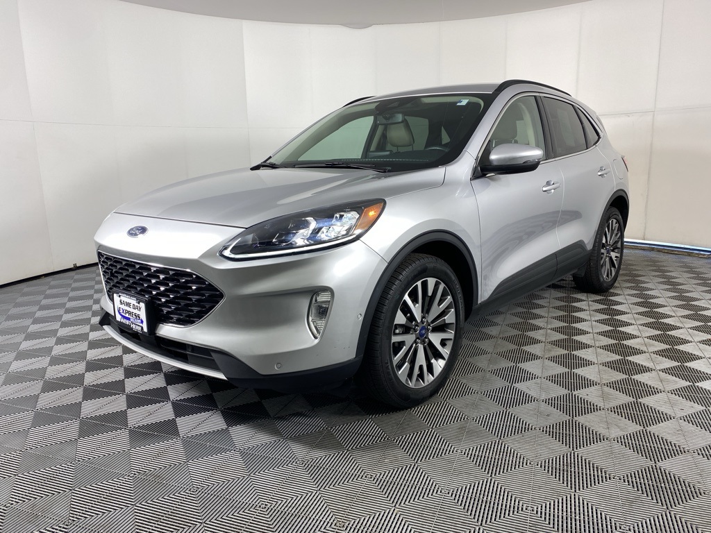 2020 Ford Escape Titanium Hybrid photo 3