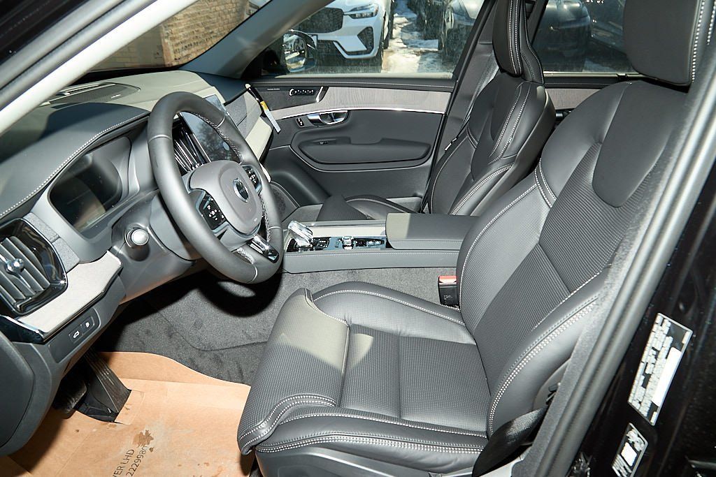 2026 VOLVO XC90 - Image 13