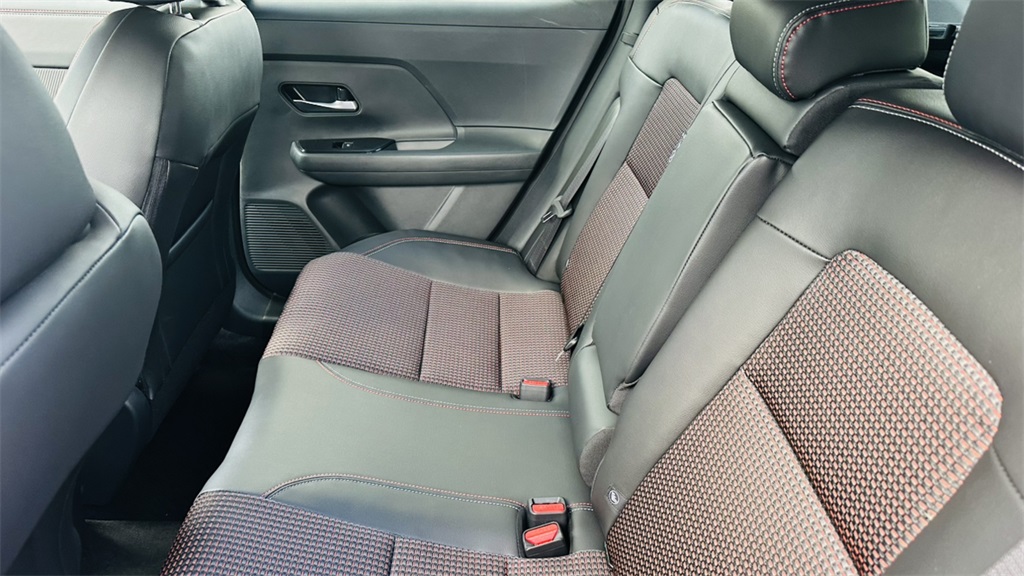 2026 Nissan Kicks SR photo 25