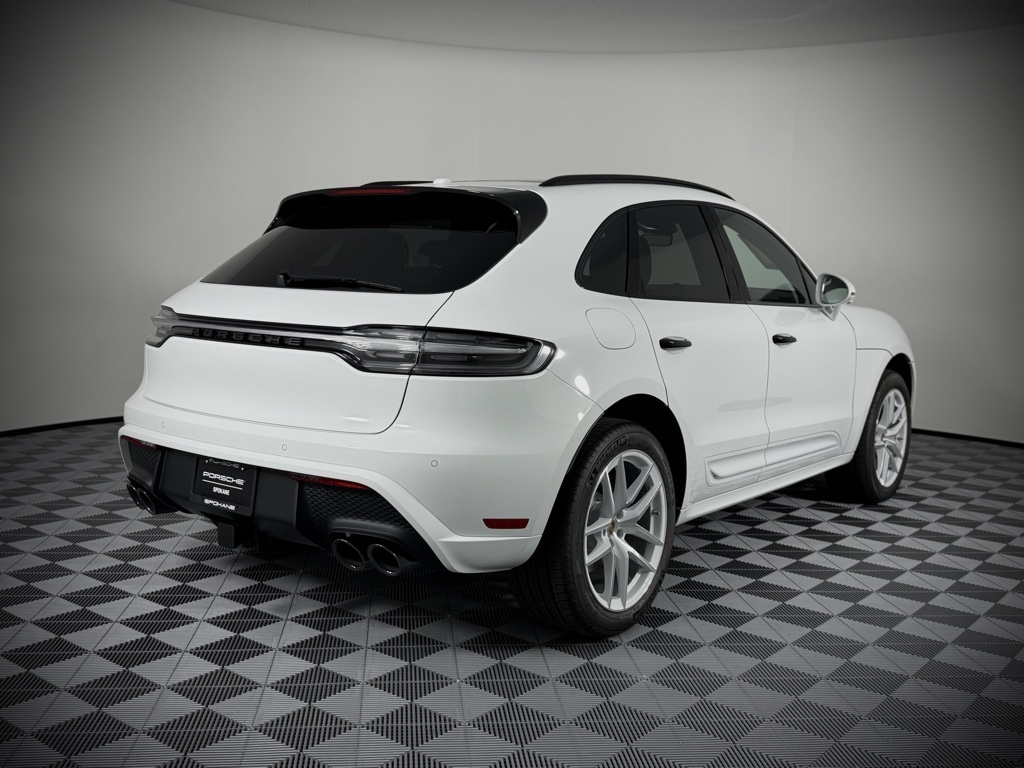 2025 Porsche Macan T photo 10