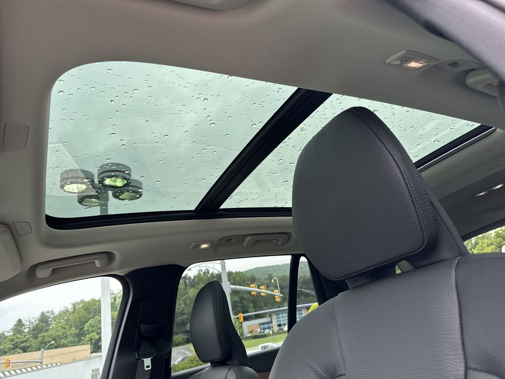 2025 Volvo XC90 Core photo 10