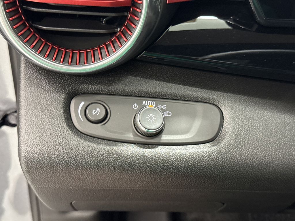 2025 Chevrolet Trax photo 14