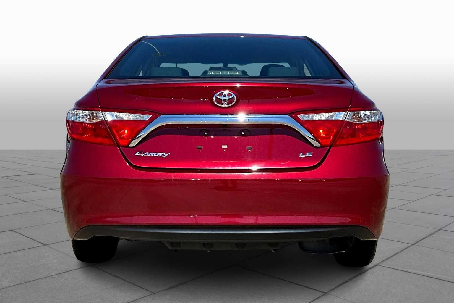 2017 Toyota Camry LE photo 4