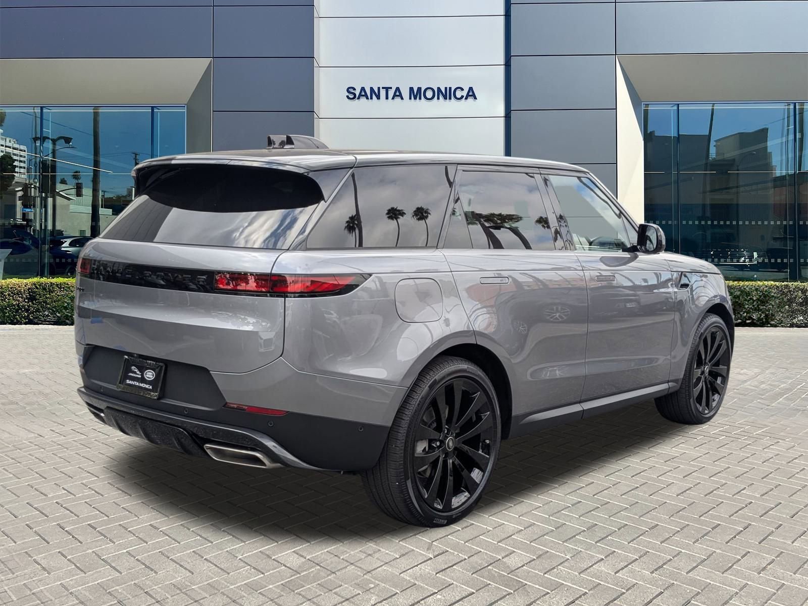 2025 Land Rover Range Rover Sport SE photo 2