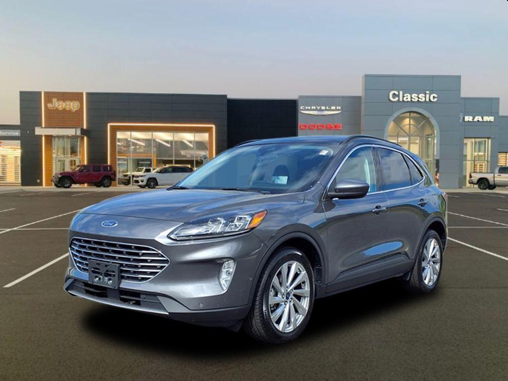 2022 Ford Escape Titanium's photo