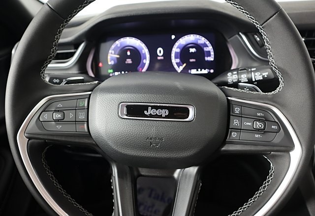 2025 Jeep Grand Cherokee Laredo Altitude photo 11
