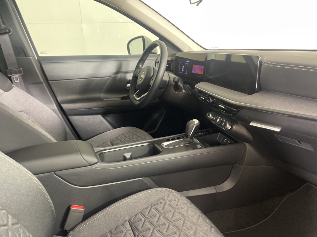 2025 Nissan Kicks SV photo 15