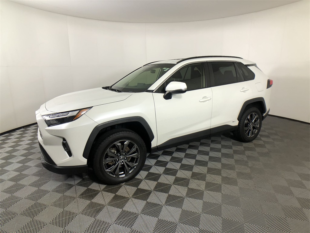 2022 Toyota RAV4 Hybrid XLE Premium photo 5