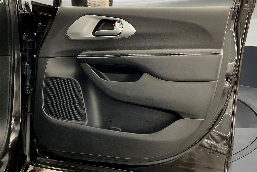 2018 Chrysler Pacifica Touring L photo 22