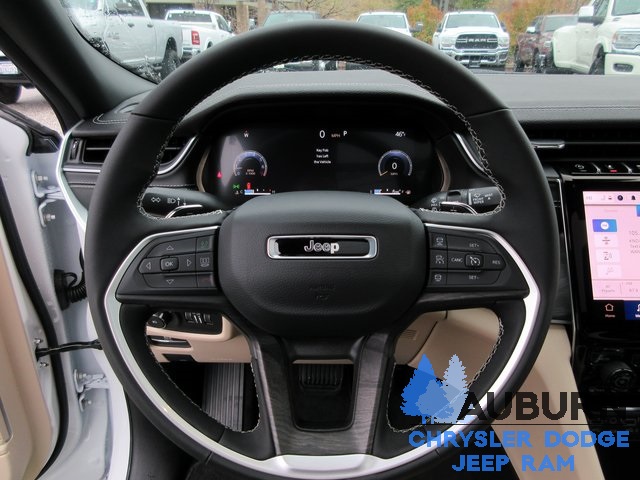 2025 Jeep Grand Cherokee Limited photo 8