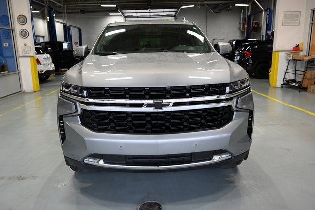 2023 Chevrolet Suburban LS photo 2