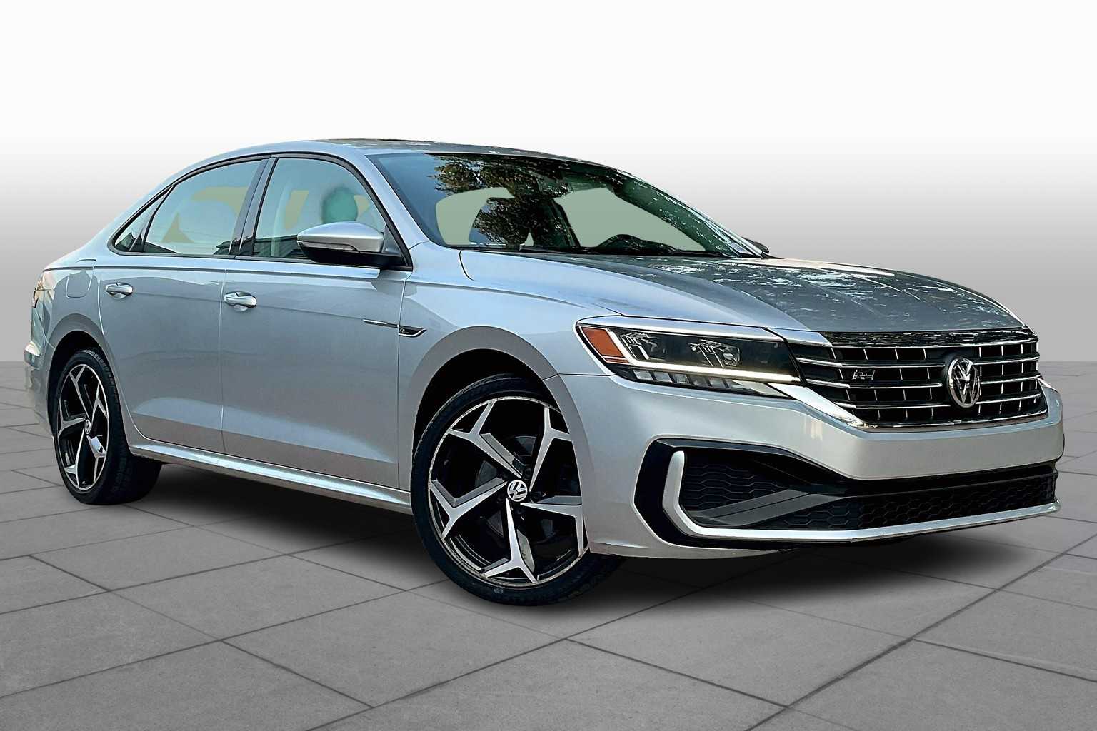2020 Volkswagen Passat 2.0T R-Line photo 2