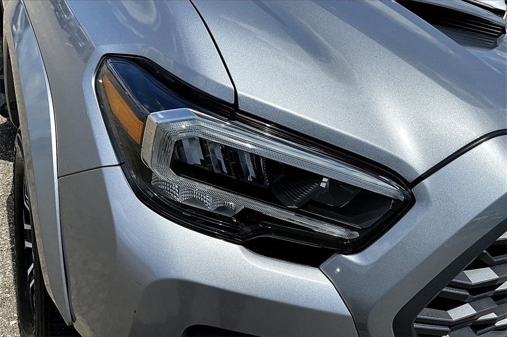 2020 Toyota Tacoma TRD Sport photo 30