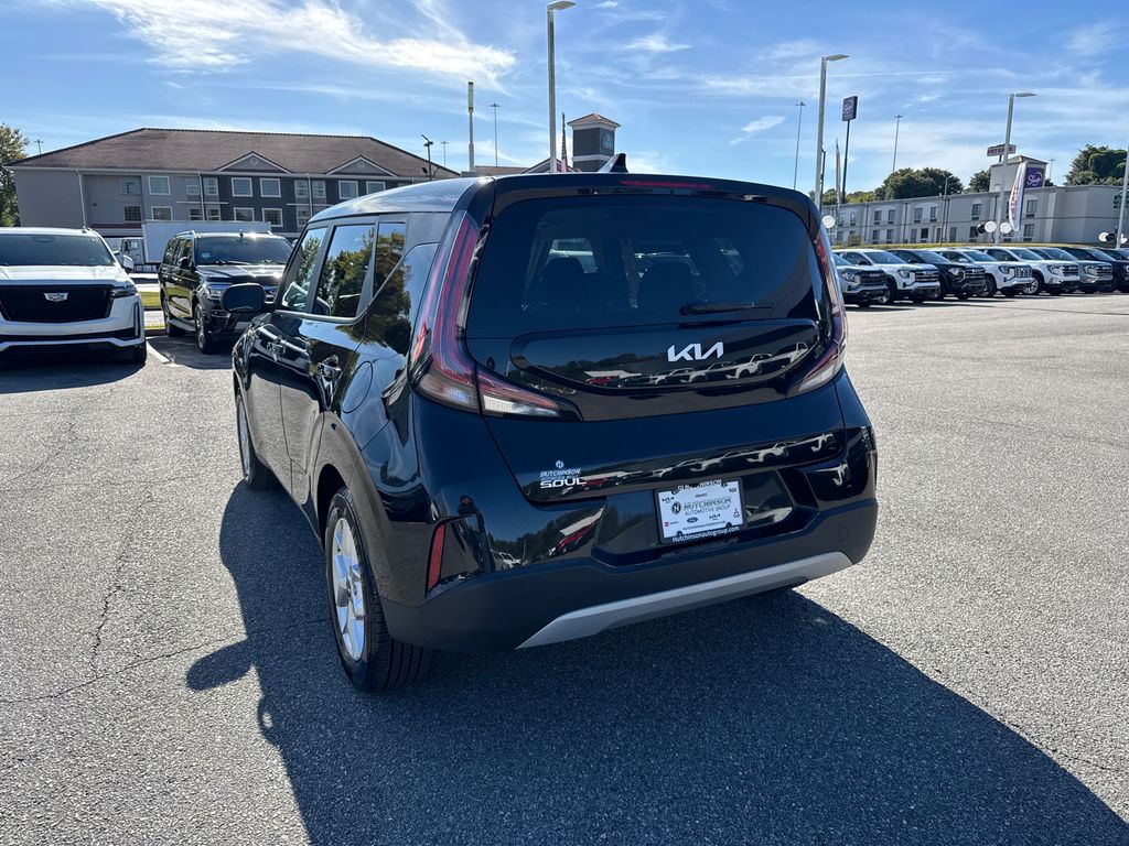 2024 Kia Soul LX photo 3
