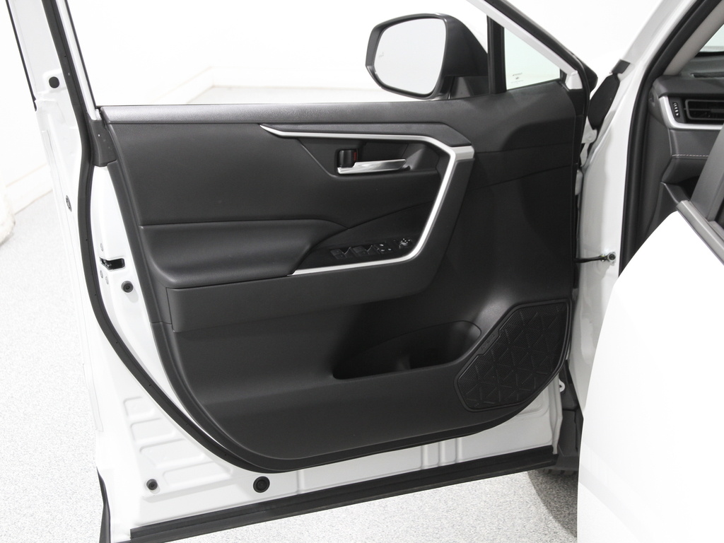 2022 Toyota RAV4 XLE photo 4