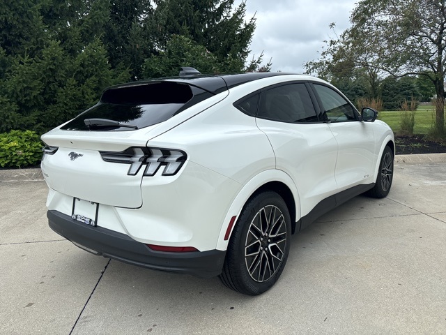 2025 Ford Mustang Mach-E Premium photo 4