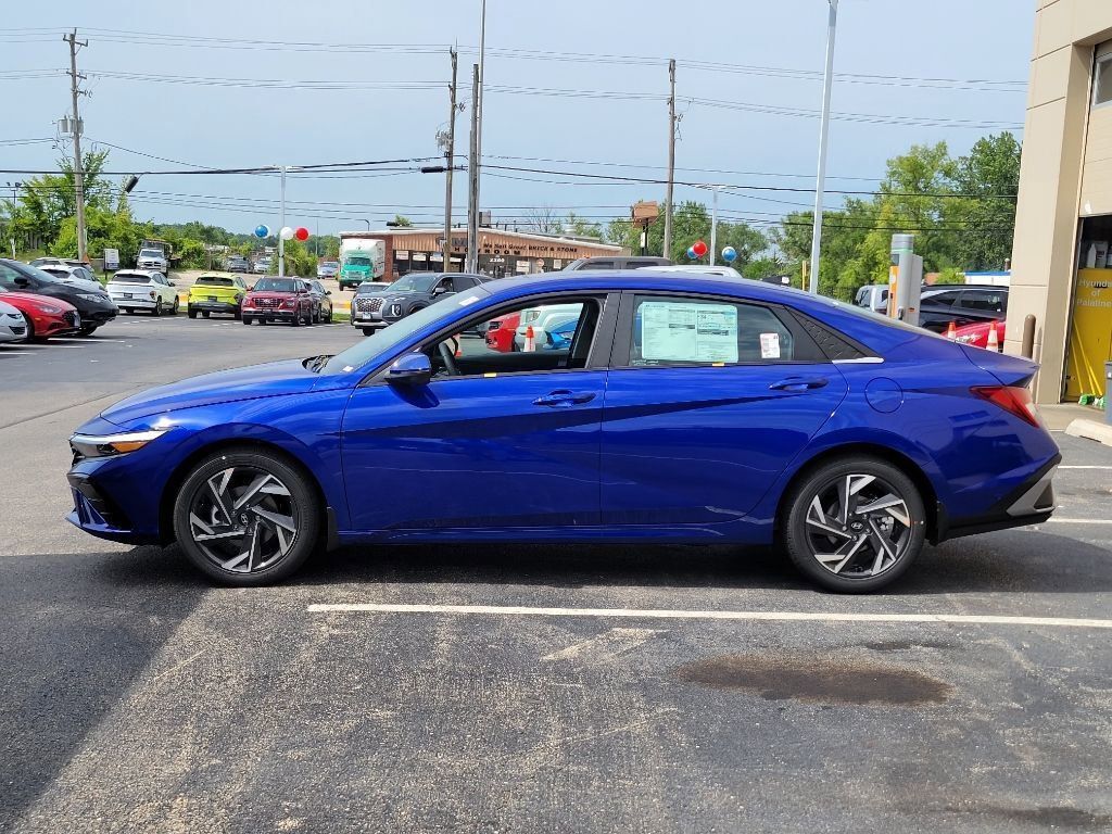 2024 Hyundai Elantra Limited photo 4