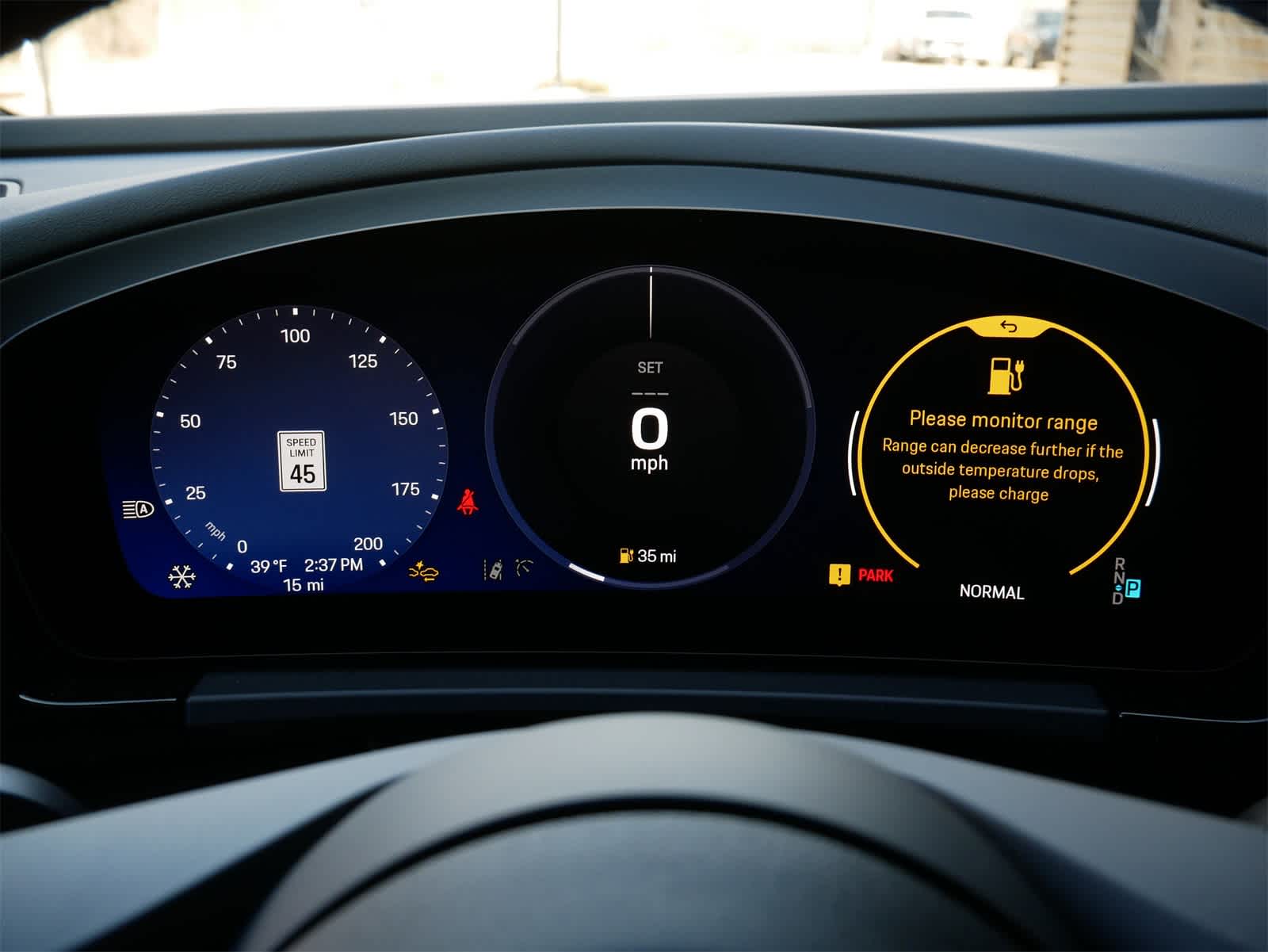 2025 Porsche Macan Electric photo 12