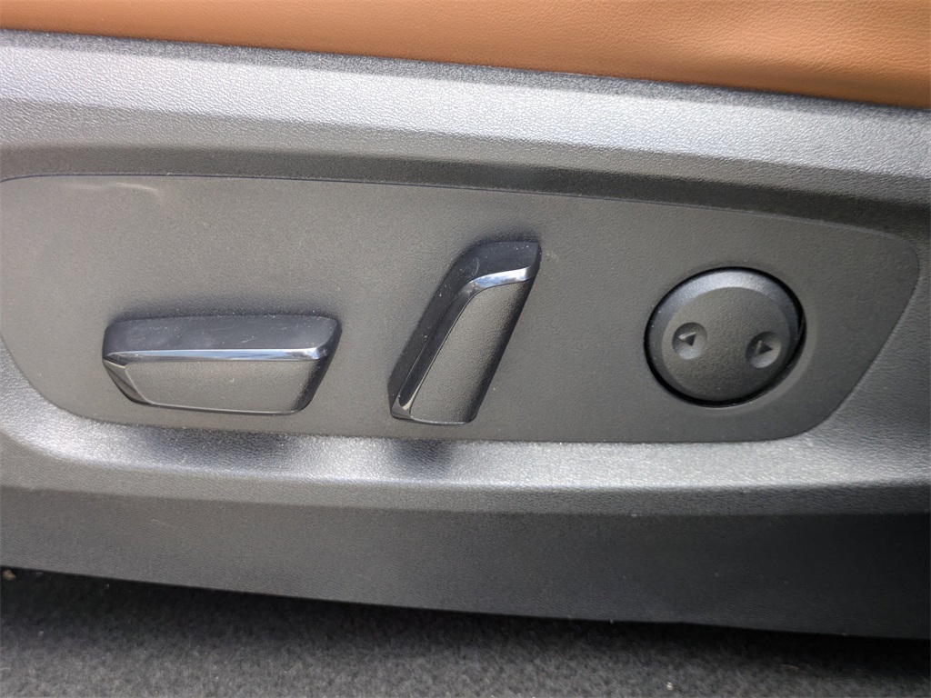 2023 Nissan Pathfinder Platinum photo 14