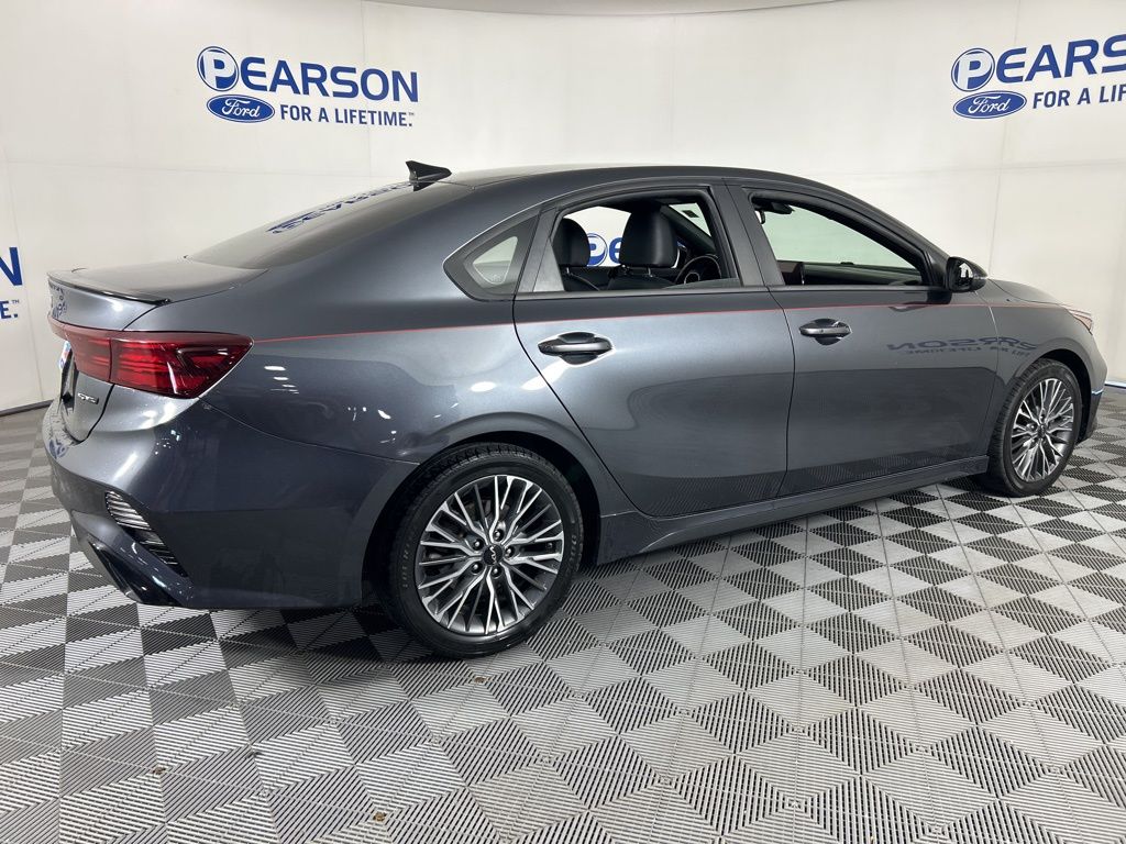 2022 Kia Forte GT-Line photo 2