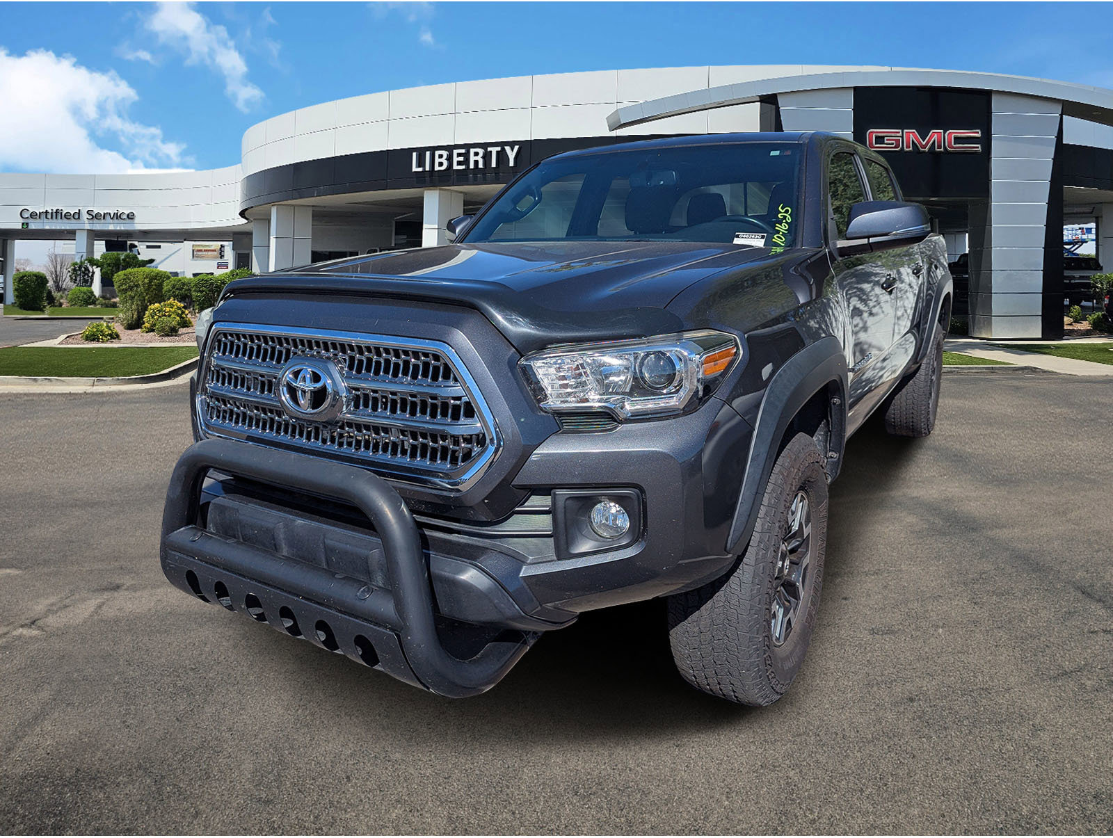 2017 Toyota Tacoma SR5 photo 2